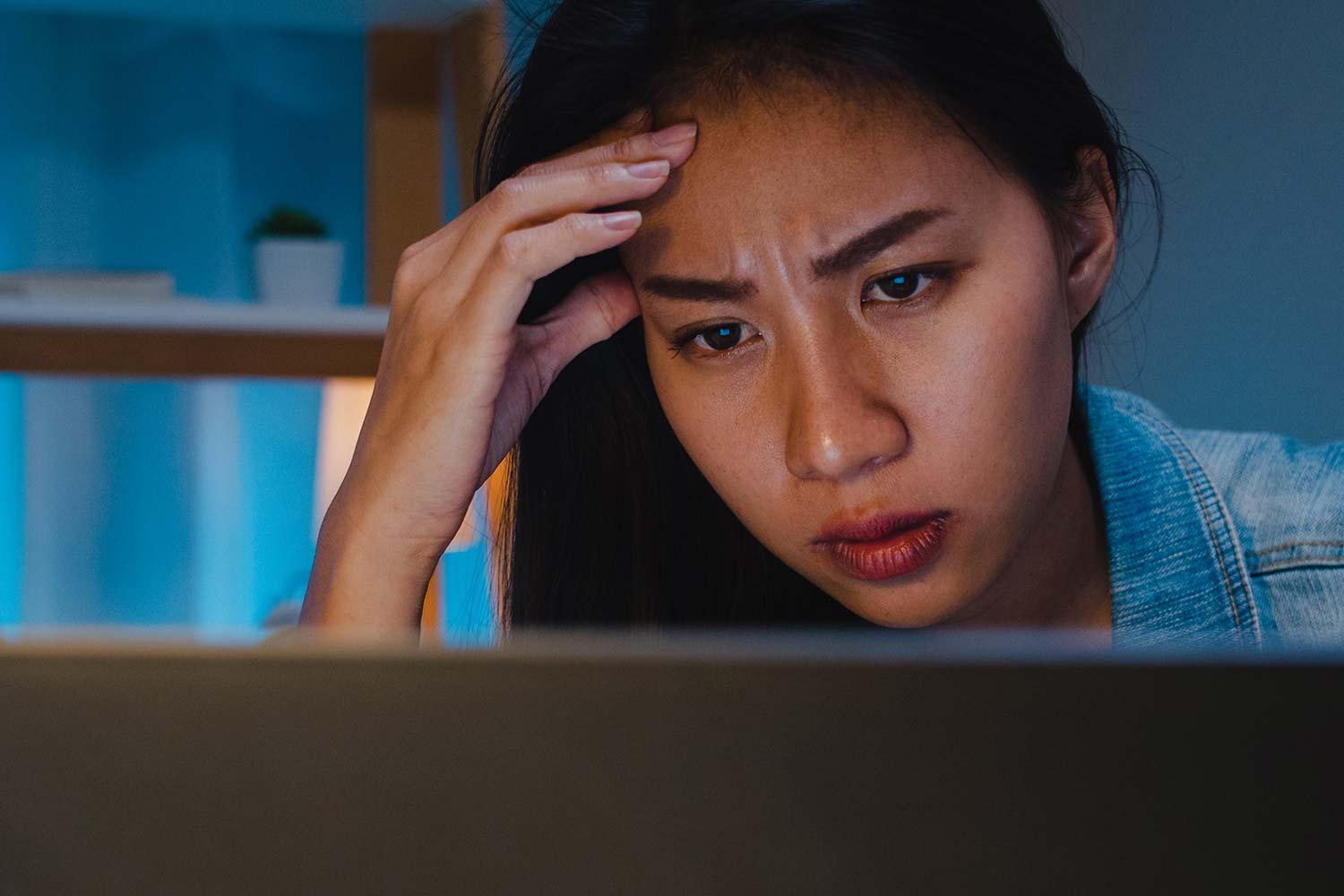 Worried lady sitting at a computer